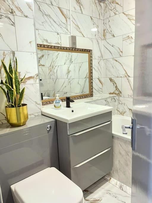 Lovely 3 Bed Ground Floor Apartment Near Qe Hospital Harborne Birmingham New Ngoại thất bức ảnh